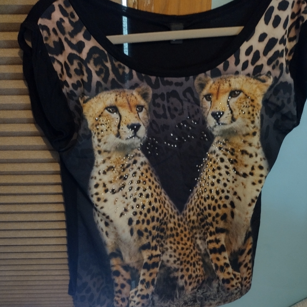 JL Tee shirt Joyce Leslie cheetah 🐆 size medium
